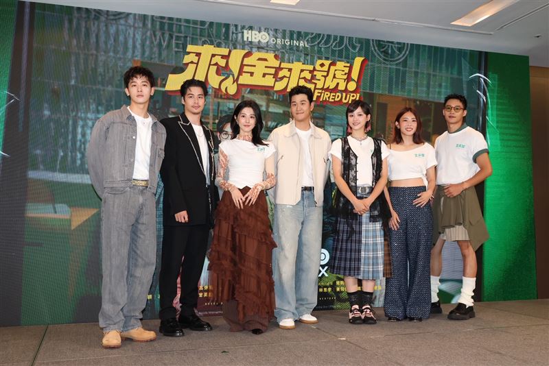 (左起)吳思賢、林敬倫、邵雨薇、周興哲、林思宇、黃冠智出席《來!金來號!》首映記者會。(圖/記者田俊彥攝影)