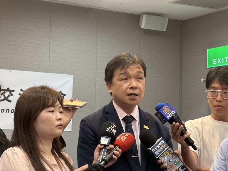 陸委會副主委沈有忠27日出席亞洲政經與和平交流協會舉辦的「中國對台複合性施壓的新趨勢」座談會