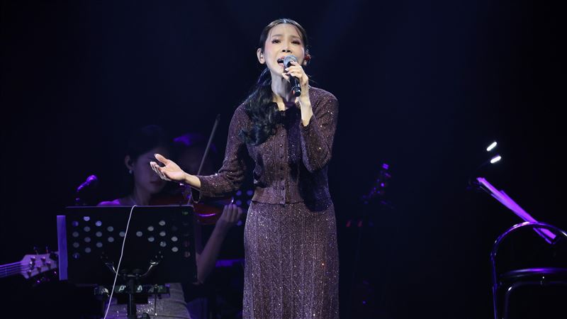 黃乙玲修佛12年　曾心梅台上公開致謝