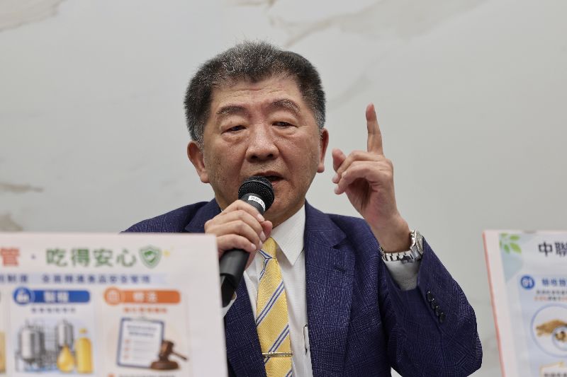 中聯問題油案延燒,台北市長蔣萬安再提倒閣。行政院政務委員陳時中(圖)27日下午說明第三方獨立調查結果,並在記者會被問到倒閣議題,他說,「如果說行政上有怠惰,我並不認同」,整個過程都是按照程序,一步一步往下推進