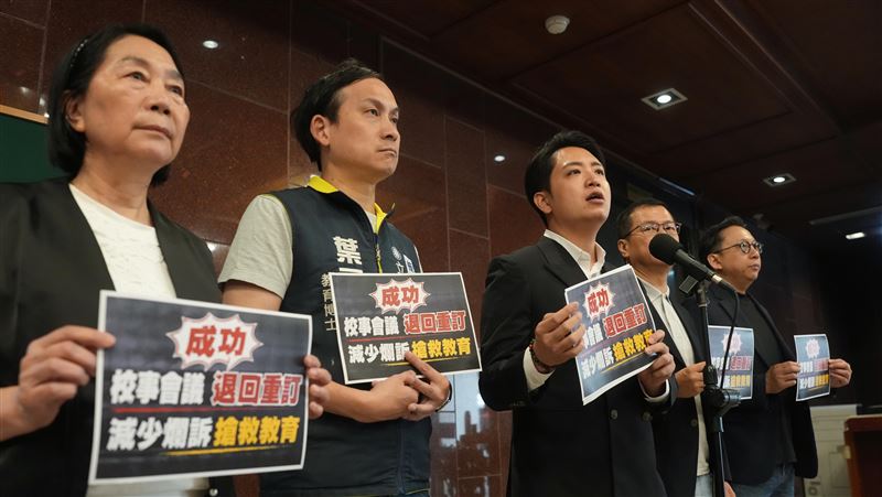 藍白退回校事會議相關辦法　鄭英耀說話了