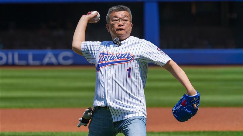 大都會台灣日　蔡其昌攜太空人林琪兒開球