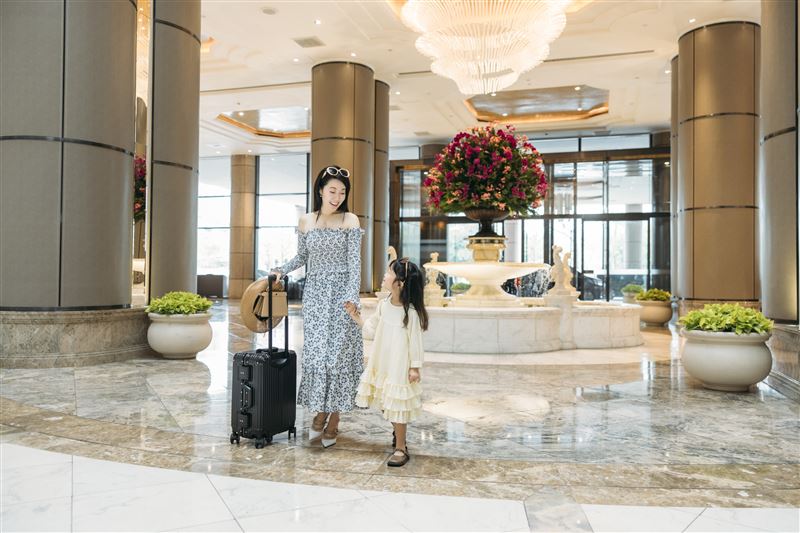 「靚夏城市之旅」住房專案,享凱菲屋自助早餐、不老松按摩券、主題悠遊卡等。(圖/飯店旅宿業者提供)