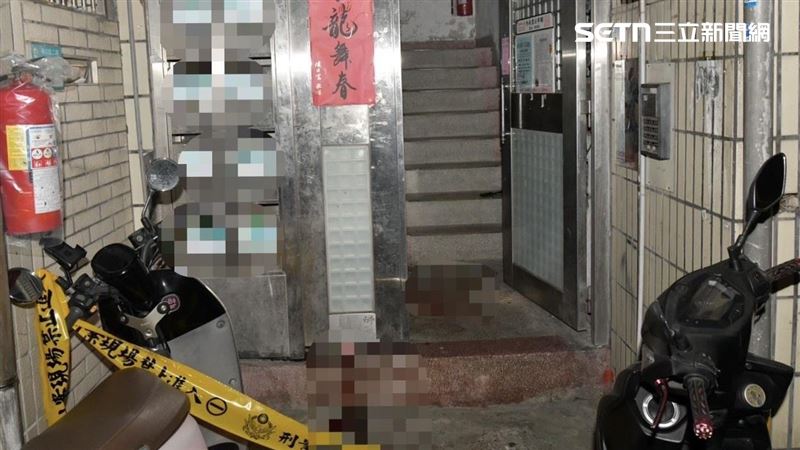 新／公公持刀追4F…砍死媳婦！屍癱樓梯