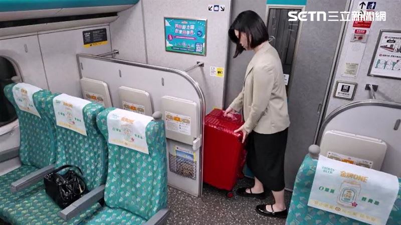 記者實測中型行李箱無法放進高鐵車廂內行李箱區