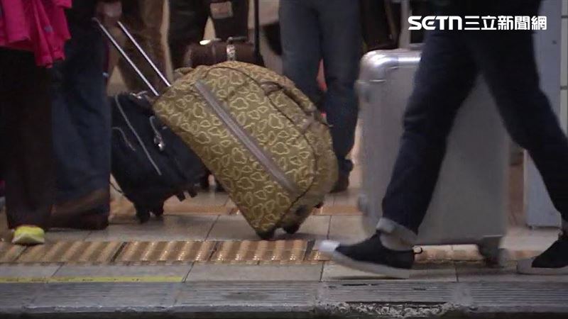 獨／高鐵行李放不下26吋？實測卡關掀民怨