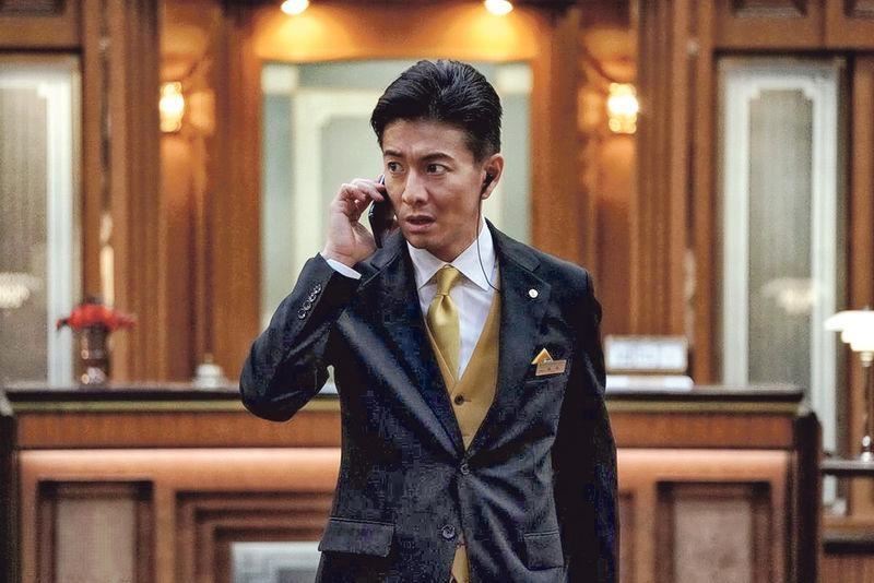 木村拓哉演出《假面飯店》系列。（圖／翻攝自《假面飯店》劇照）