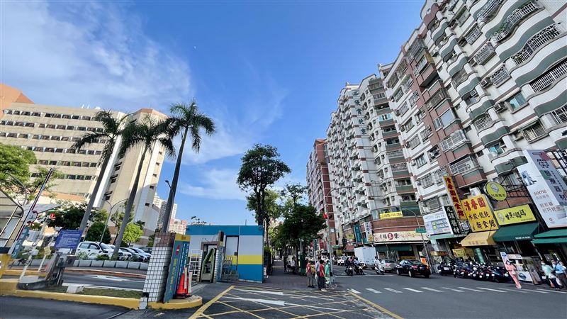 高雄最賺錢3大醫院出爐，依序高雄長庚、高醫、高雄榮總，其周邊房價3年2漲1跌。（圖／台灣房屋提供）