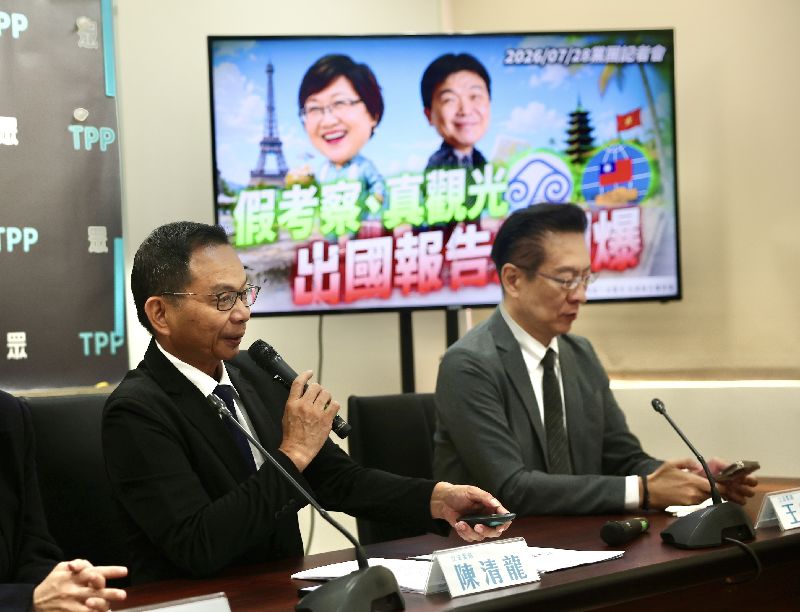 民眾黨團總召陳清龍(左)希望賴總統放下政黨成見,虛心聆聽,尊重國會、尊重民主的監督與制衡