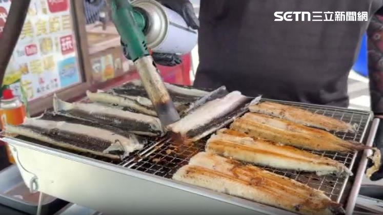 鹿港農會霸氣送蒲燒鰻便當，現場還有烤鰻魚等料理