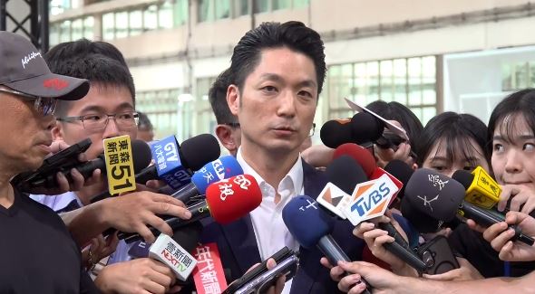 藍營深偽賴清德聲音被調查，蔣萬安今稱，他特別拜託韋淳祐團隊協助製作宣傳影片，「今天我要嚴正告訴賴政府，有事衝著我來，不要針對小編查水表」（圖／翻攝畫面）