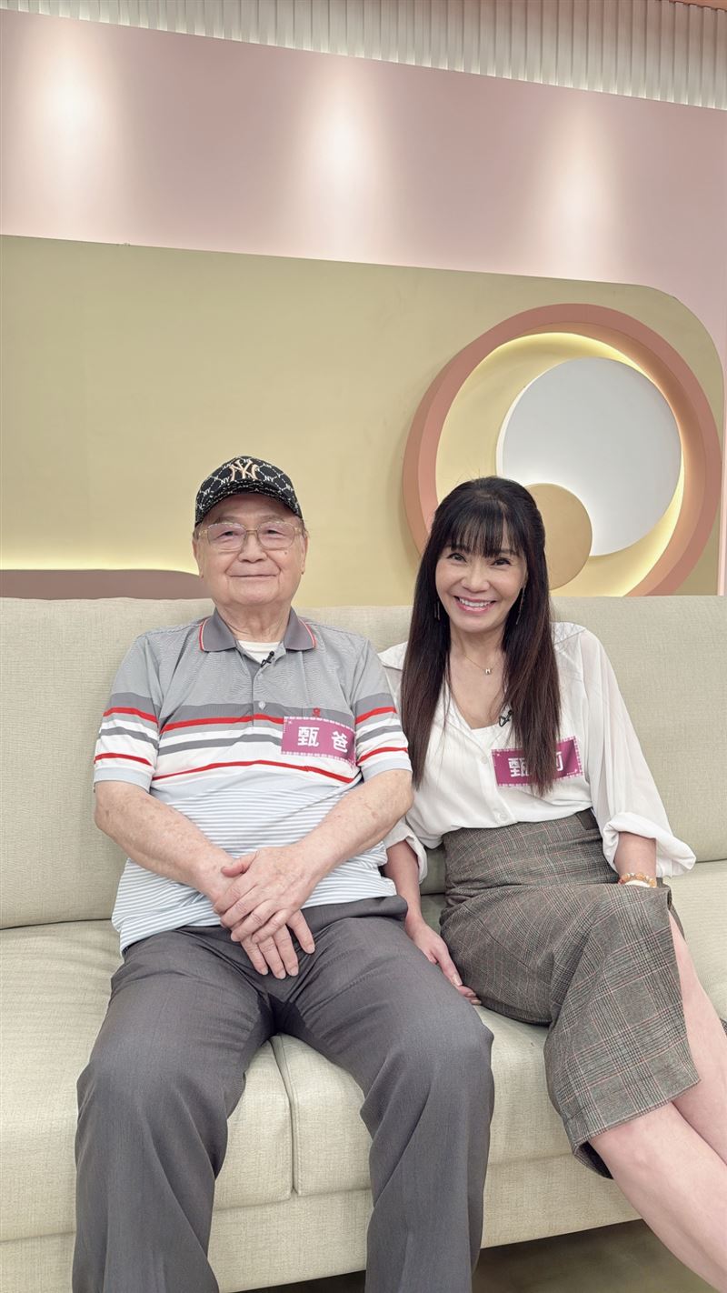 甄莉帶爸爸上節目。(圖／民視提供）