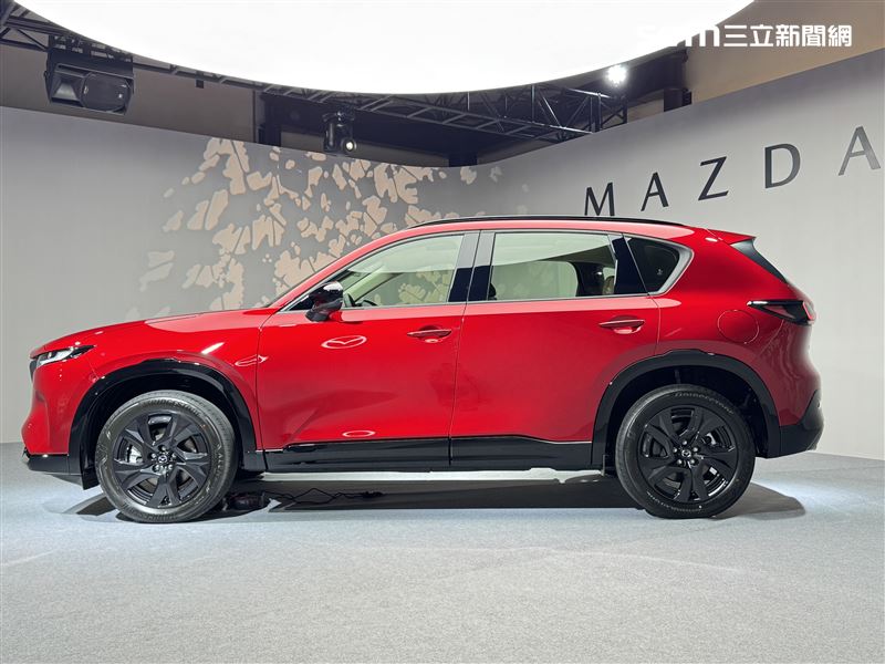 第三代ALL-NEW Mazda CX-5建議售價94.9萬元起。(圖/記者鍾釗榛攝影)