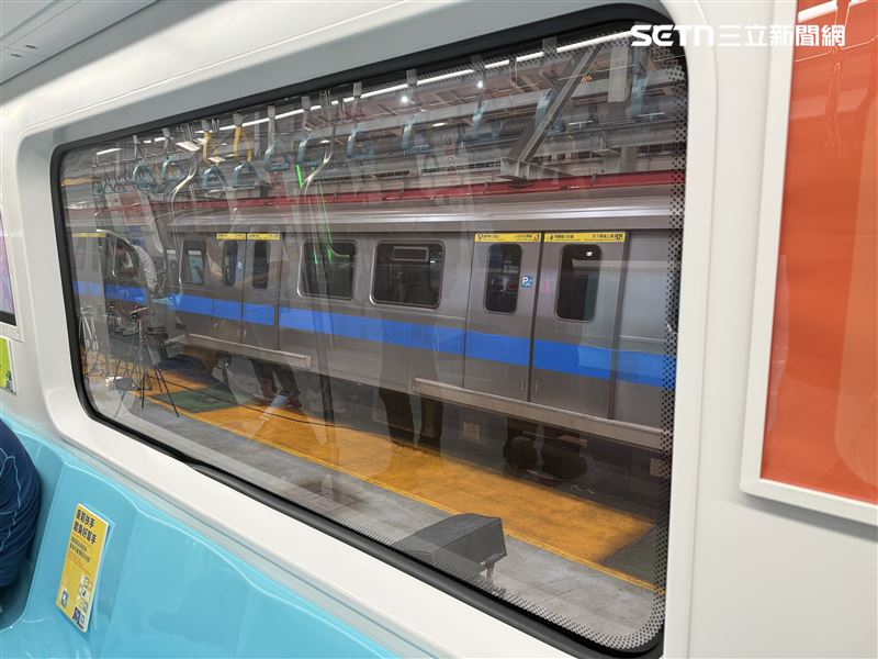 北捷新車採一片式車窗視野採光更加。（圖／記者李育道攝影）
