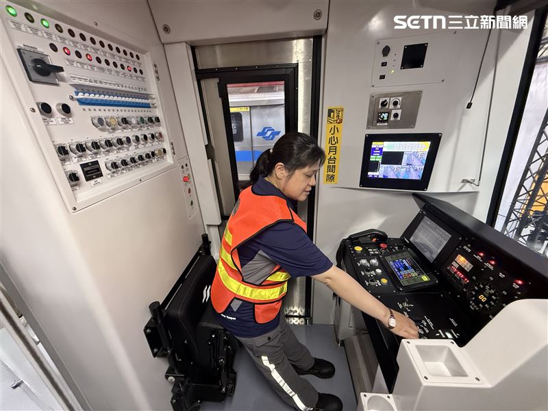 北捷新車車長室更加寬敞。（圖／記者李育道攝影）