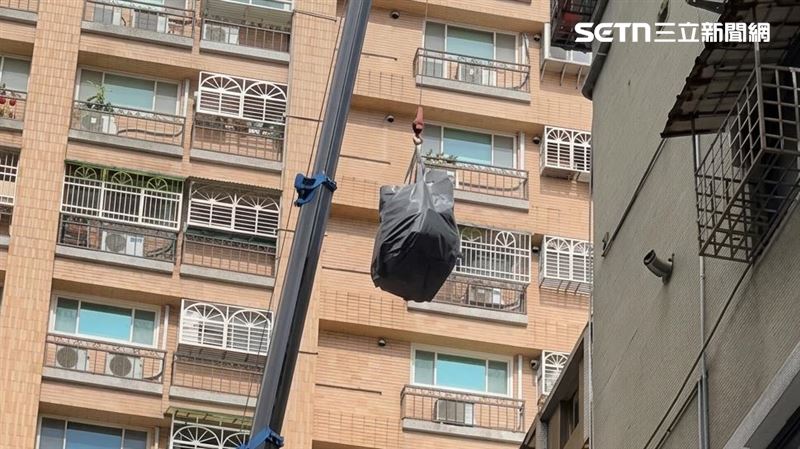 新莊天空垃圾山今(28)日啟動二次清運。(圖/里長提供)