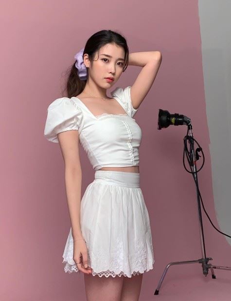 面對長期不實指控，IU決定採取法律行動，甚至跨海向美國法院提出申請，希望查出匿名發文者身分，以維護自身權益。（圖／翻攝自IU IG）