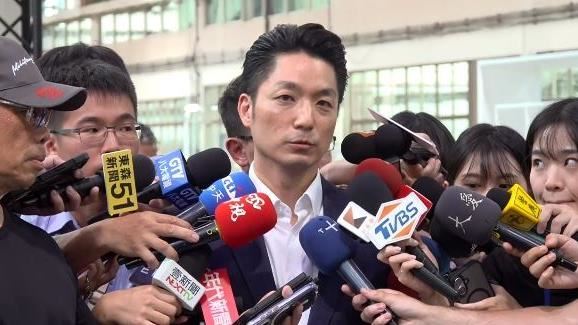 藍營深偽賴清德聲音被調查，蔣萬安今稱，他特別拜託韋淳祐團隊協助製作宣傳影片，「今天我要嚴正告訴賴政府，有事衝著我來，不要針對小編查水表」（圖／翻攝畫面）