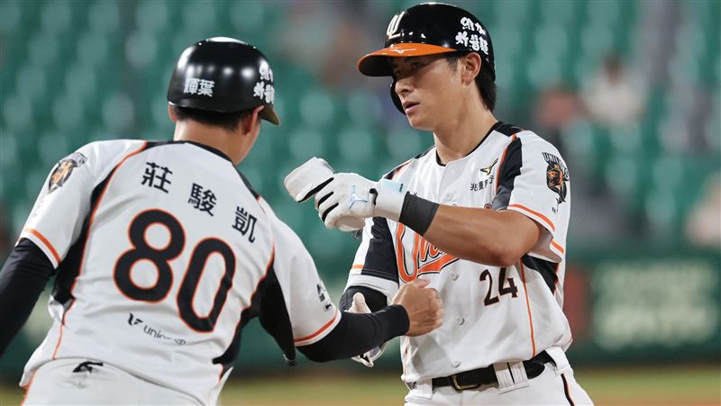 陳傑憲開轟3安2打點收MVP　獅主場退雄鷹