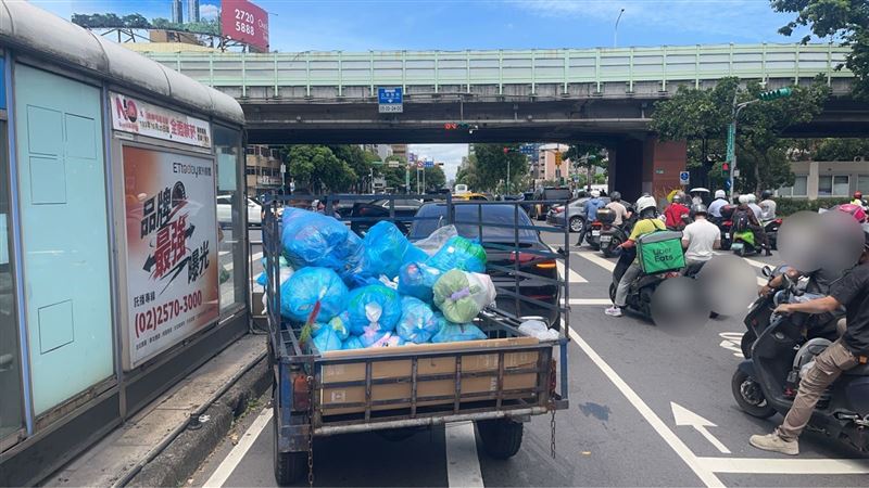 三輪垃圾車追撞轎車！警一驗：又是毒駕