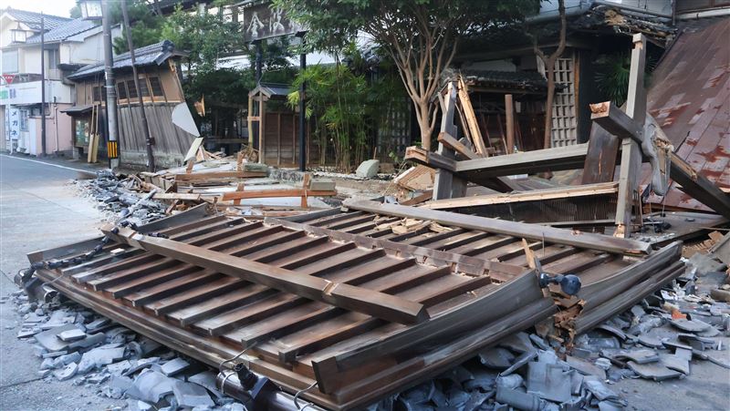 熊本強震災情擴大!紙廠2人命危、醫院斷電