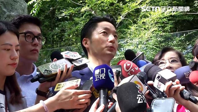 蔣萬安出席小貓熊亮相記者會，受訪再嗆簡舒培（圖／翻攝畫面）