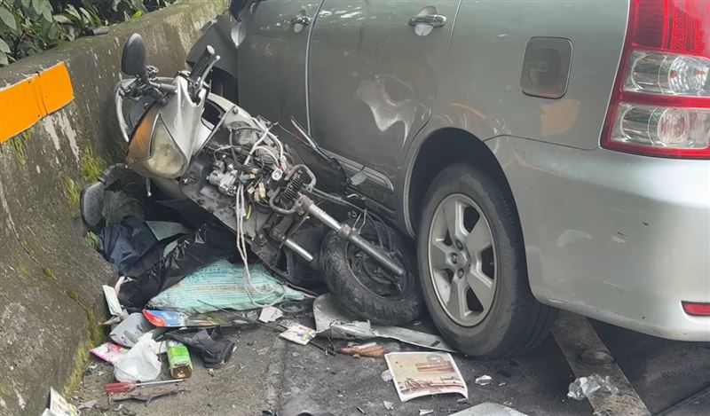 肇事駕駛失控追撞3車造成3人死亡、4人受傷，車禍現場滿目瘡痍。(圖／翻攝畫面)