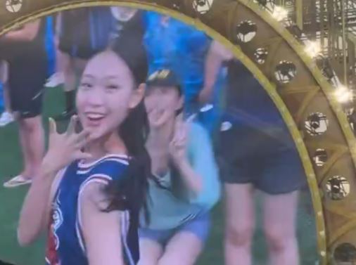 김라희日前參加「SUMMER SWAG」時讓PSY當場注意到她。（圖／翻攝自X平台）