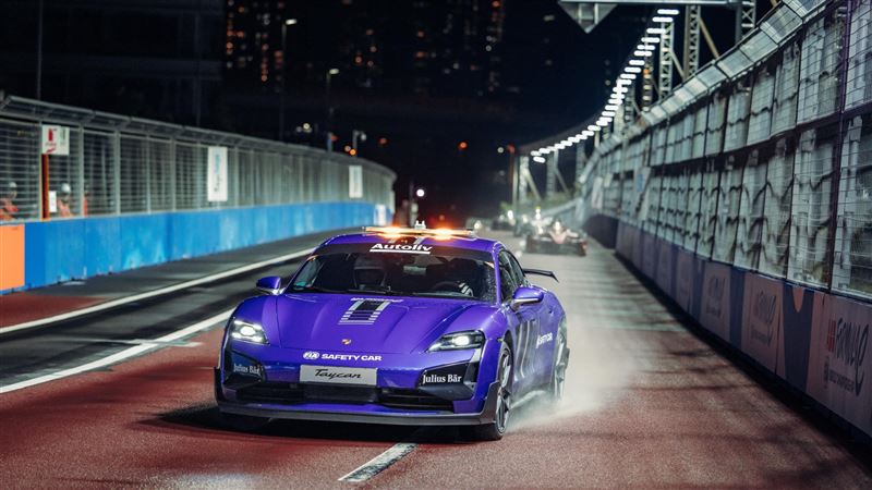 賽事一開始由Porsche Taycan Turbo GT安全車領跑。（圖／Porsche提供）