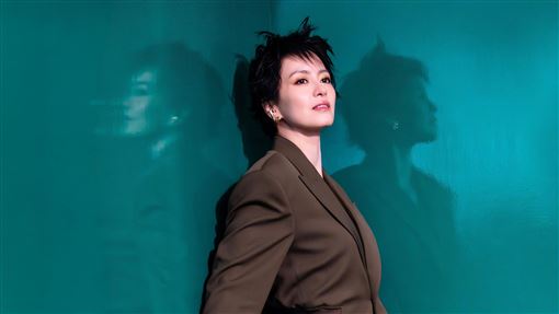 50歲梁詠琪曬驚人模樣！出道30年重返紅館