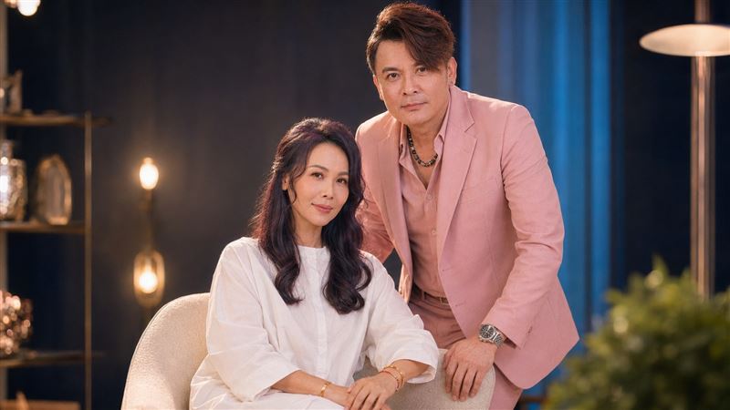 莊振凱(右)、鄭詠心第一次合作，合唱新歌〈愛到最後才知影〉。（圖/長興影視 提供）