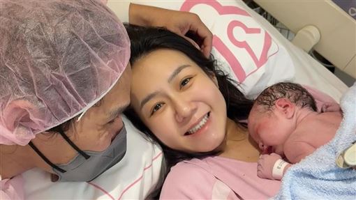 李又汝迎來愛女小藍莓　只花8.5小時生產