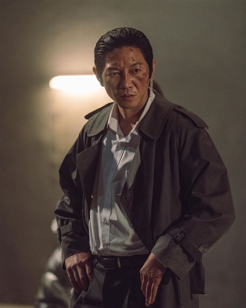 元炫埈在《金特務》中飾演國情院特殊任務局局長「螻蛄」。（圖／翻攝自IG @wonhyunjun_）
