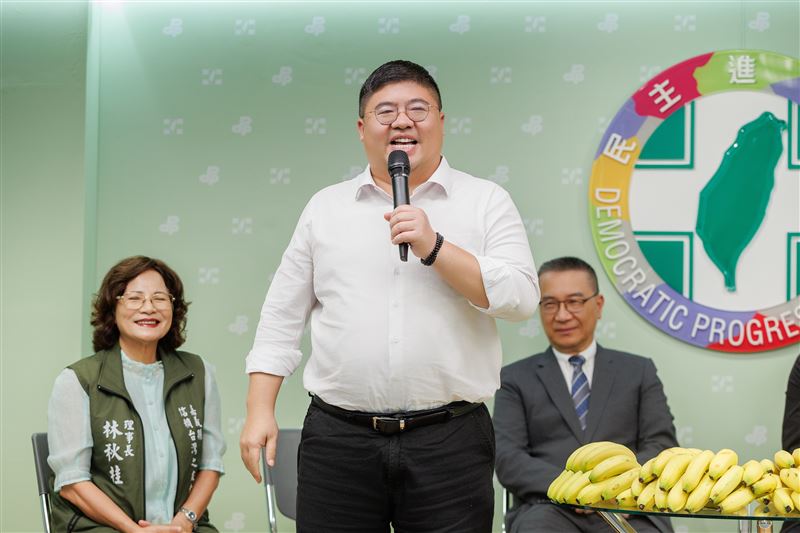 蔡易餘強調，農業始終是嘉義的根本，盼全國鄉親以行動支持嘉義優質農產品。（圖／民進黨提供）