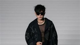 周杰倫深夜曬名椅收藏　得意反問眼光如何