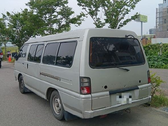 羅姓民眾4年來超速、闖紅燈、違規停車，累積46萬罰單全不繳，車子遭查封拍賣。(圖／台中分署提供)