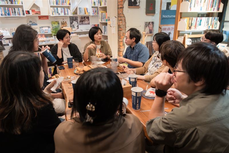 蘇巧慧與文字工作者小聚，從美食、文化暢聊到城市願景、國際交流（圖／蘇巧慧競辦提供）