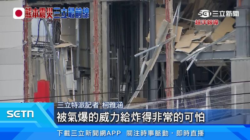 商場2樓的鋼板跟鋼筋牆板幾乎外露