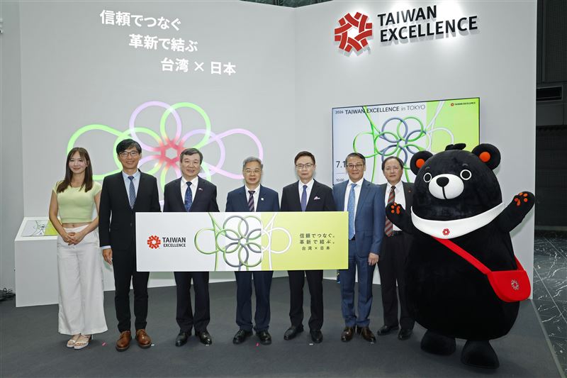 台灣精品於2026日本臺灣形象展設立精品館，結合VIP導覽、藝人舞台與多場產品體驗會，展示AI協作與多項得獎產品，吸引14家日媒報導並深化台日商機交流。（圖／外貿協會提供）