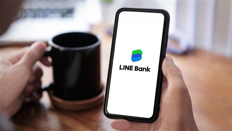 LINE Bank攜手MaiCoin推出虛擬貨幣自動扣款，並升級友感帳戶結合快點卡支付功能。透過一鍵扣款、公費透明化管理及海外高額回饋，純網銀正積極擴大數位理財與消費場景生態圈。（圖／LINE Bank提供）