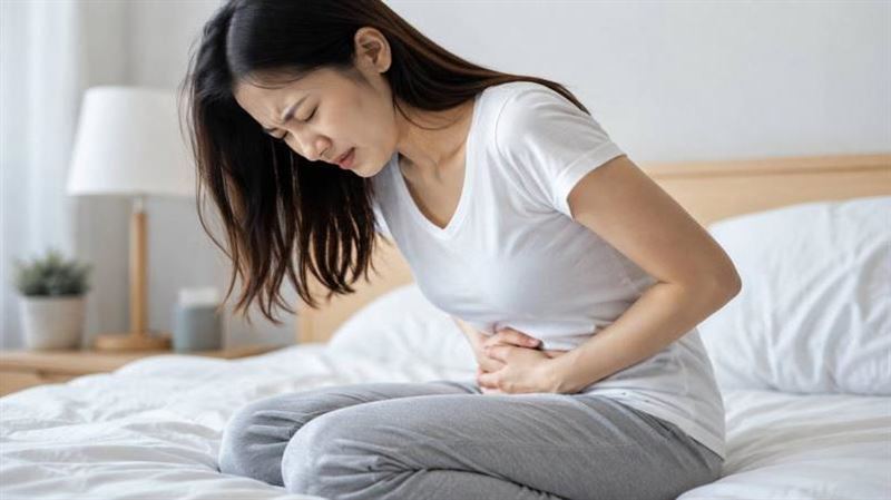 婦產科醫師楊佳璇指出，吃冰不會直接引發經痛，會經痛可能是因為裡面的糖分。（圖／AI示意圖）