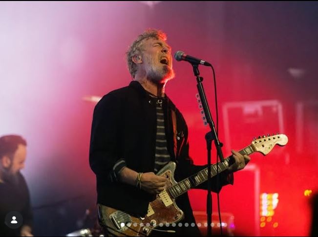 葛倫漢薩(Glen Hansard),驚傳於29日清晨在故鄉都柏林發生嚴重車禍不幸身亡,享年56歲。(圖/翻攝自IG)