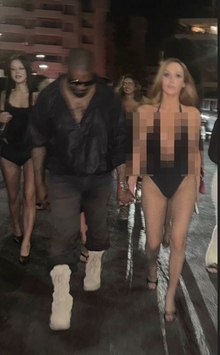 31歲比安卡穿上一套極具爭議的Yeezy連身衣，大膽剪裁搭配近乎裸露的設計，瞬間吸引大批目光。(圖／翻攝自X）