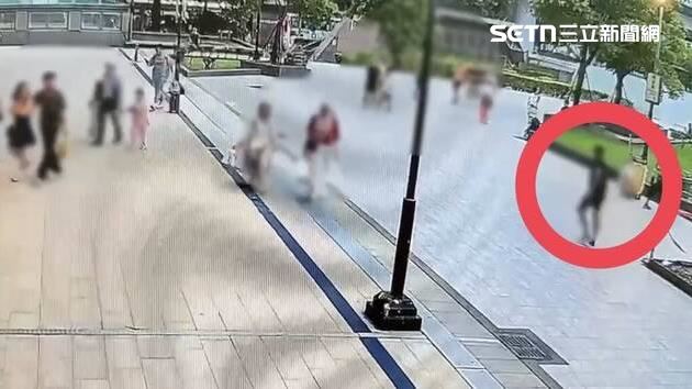 北車東一門亂丟石塊 暴走街友被強制送醫