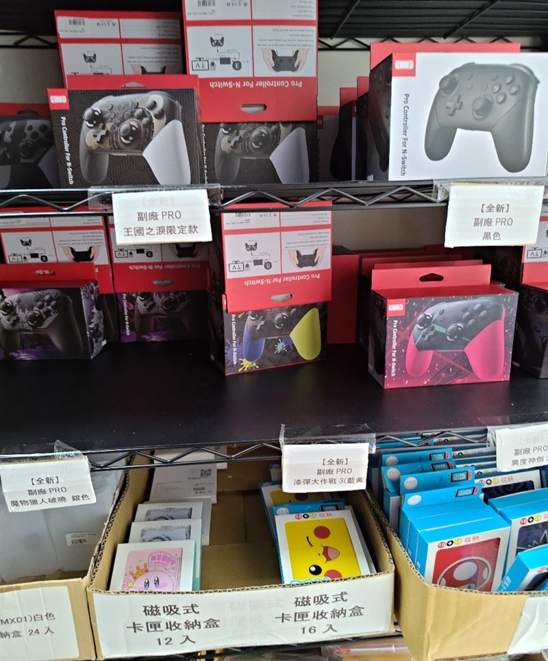 新北市韓姓3兄弟,大量進貨多達七萬多件仿冒品,侵權市值突破三千四百多萬元。 (圖/翻攝畫面)