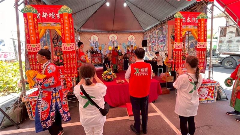 白沙屯媽祖、大甲媽加持!中元普渡箱開搶