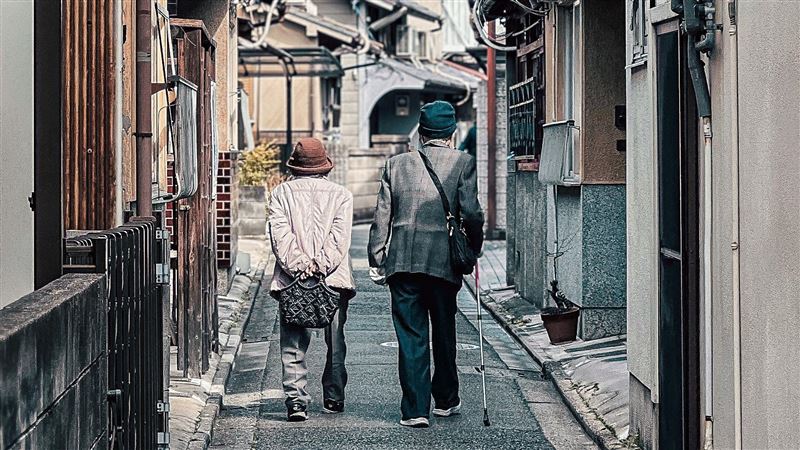 退休首日妻不在　揭露日本男性退休危機