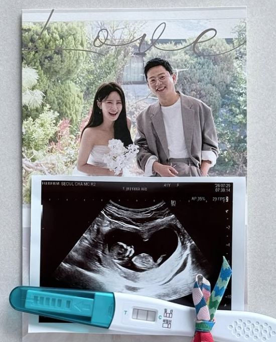 金俊昊(김준호)、金智珉(김지민)於2025年結婚。(圖/翻攝自IG @jiminlop)