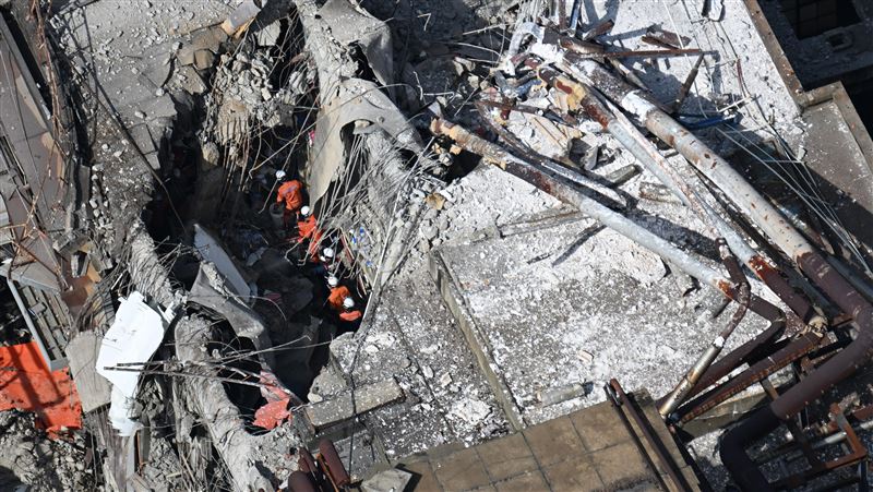 日本熊本縣強震,有網友認為和「吐噶喇群島」發生頻繁地震,有著密不可分的關聯。(圖/美聯社/達志影像)