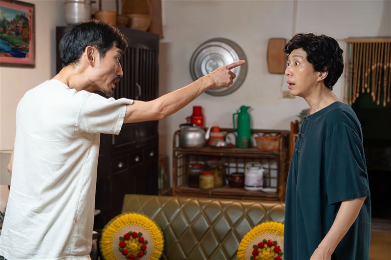 高愛(萬芳 飾)與順和(陳竹昇 飾)因為存款一事起衝突。(圖/大愛影視提供)